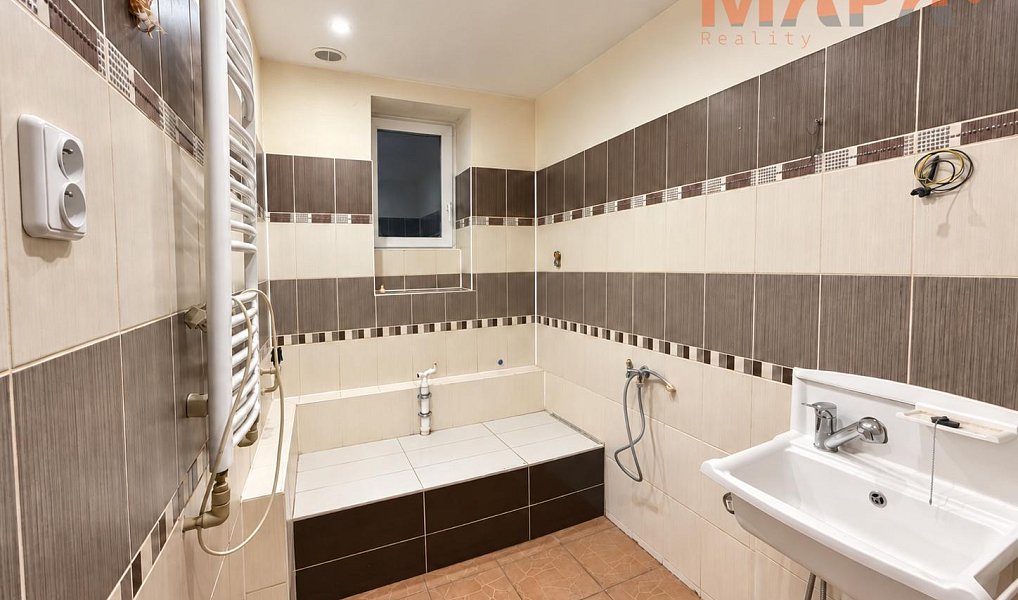 Prodej domu 306 m² s pozemkem 697 m², Jirkov – náhled fotky 6