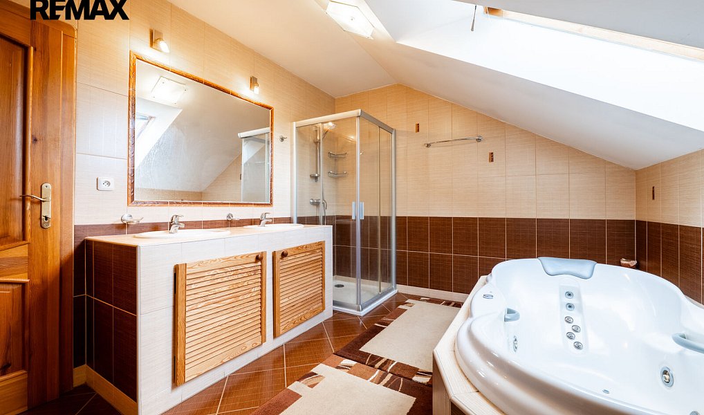 Prodej domu 220 m² s pozemkem 2 087 m², Hvozdec – náhled fotky 13
