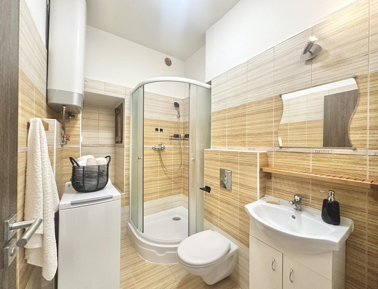 Pronájem bytu 2+kk 47 m² — photo 2
