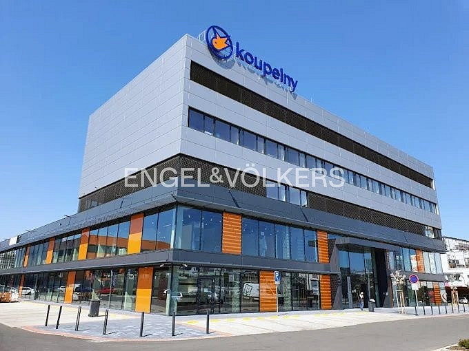Pronájem kanceláře 200 m²