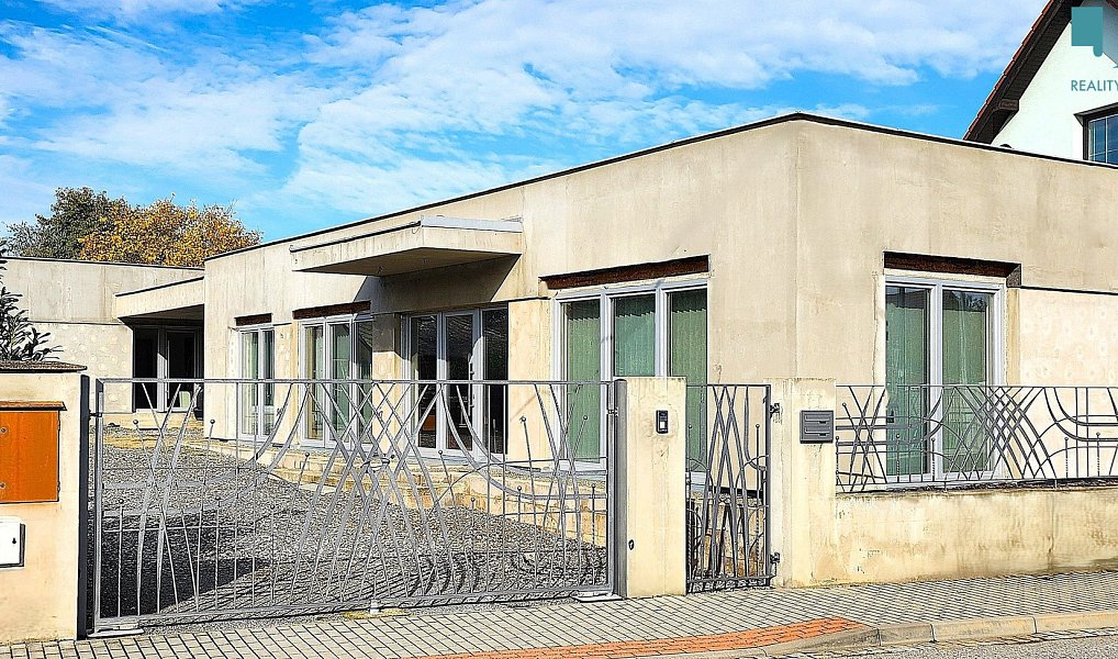 Moderní sídlo pro podnikání a bydlení komfort, styl a energetická úspora v jednom — foto 2