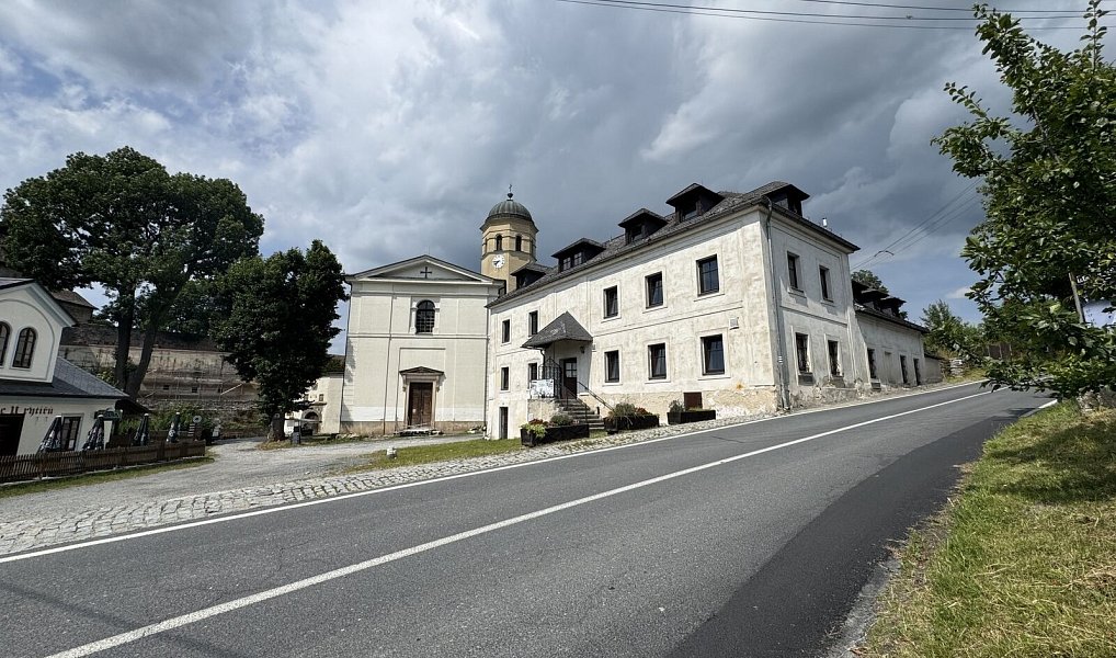 Prodej ubytovacího objektu 328 m², Jiříkov – náhled fotky 2