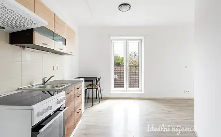 Pronájem bytu 1+kk 23 m², Škvorec - Třebohostice, okres Praha-východ