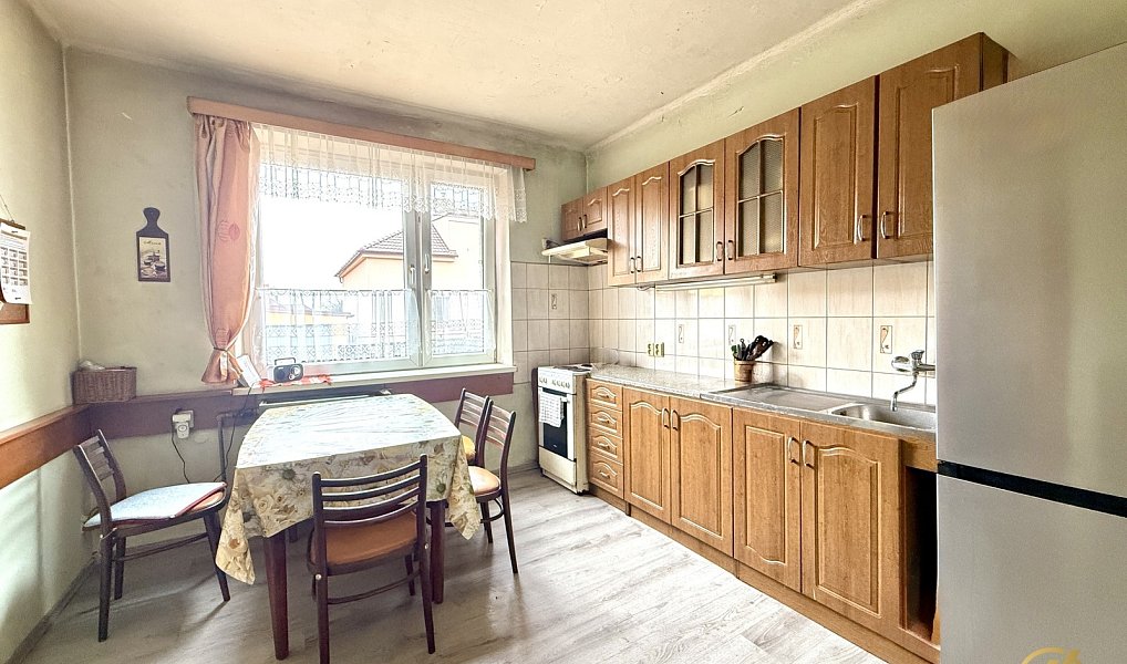 Prodej domu 188 m² s pozemkem 1 077 m², Cerhenice – náhled fotky 3