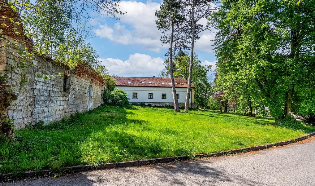 Prodej komerčního objektu (jiného typu) 3 000 m², Velké Všelisy – náhled fotky 2