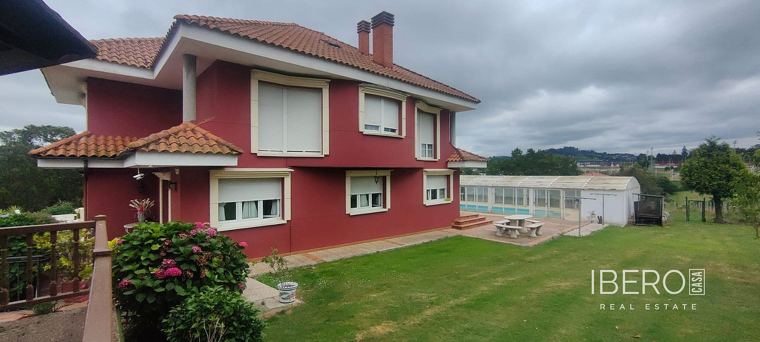 Prodej domu 533 m² s pozemkem 17 568 m²