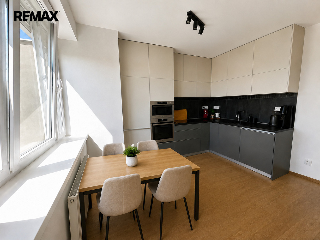 Pronájem bytu 3+kk 71 m² — photo 3