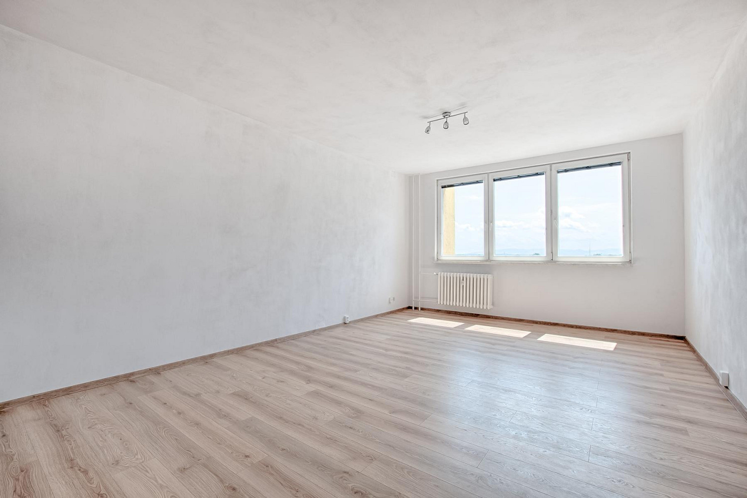 Pronájem bytu 1+kk 33 m² – fotografie 4