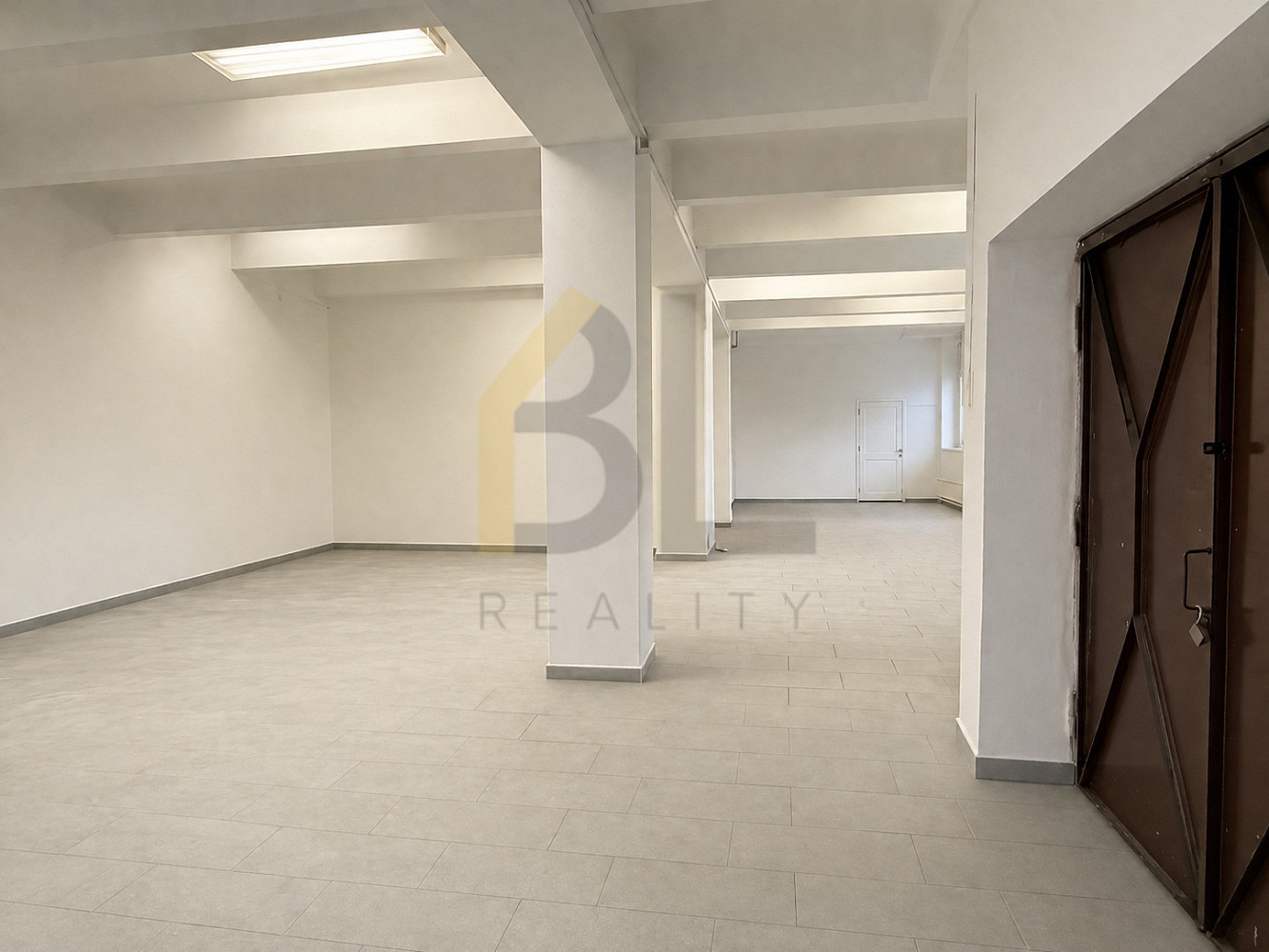 Pronájem obchodních prostor 140 m²
