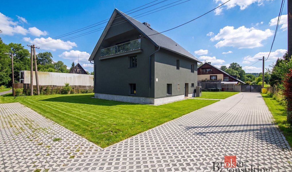 Prodej domu 257 m² s pozemkem 767 m², Staré Město – náhled fotky 2