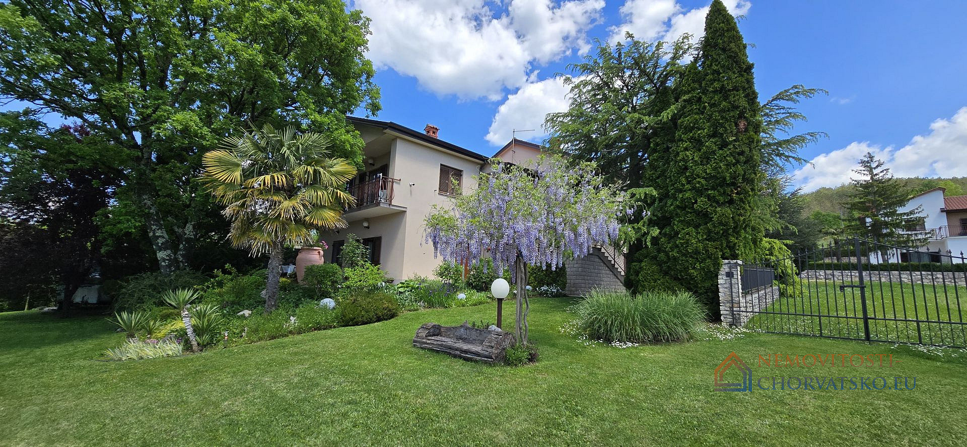 Prodej domu 200 m² s pozemkem 3 517 m² - Widok 5