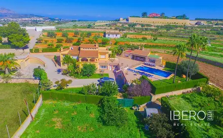 Prodej domu 696 m² s pozemkem 11 448 m², Benissa, Španělsko