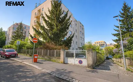 Pronájemj garáže 16,7 m2, Praha 6 Břevnov, ul. Nad Kajetánkou, Nad Kajetánkou, Praha 6 - Břevnov