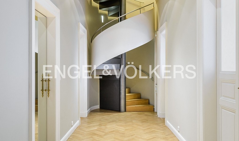 Pronájem bytu 6+kk 285 m², Praha – náhled fotky 12