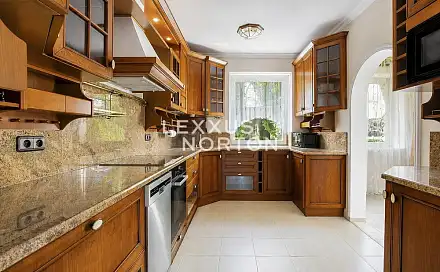 Pronájem domu 480 m² s pozemkem 483 m², Doubravínova, Praha 6 - Řepy