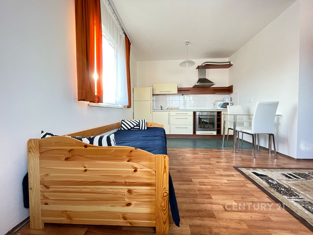 Pronájem bytu 1+kk 43 m² – fotografie 3