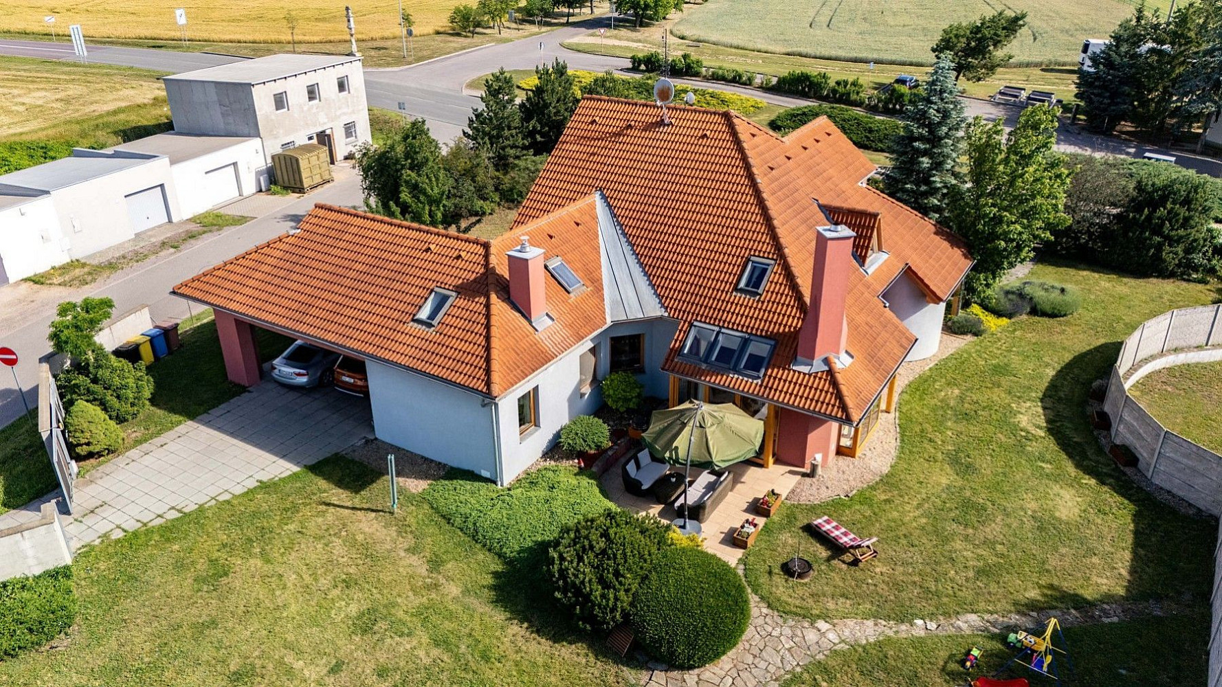 Prodej domu 257 m² s pozemkem 1 691 m²