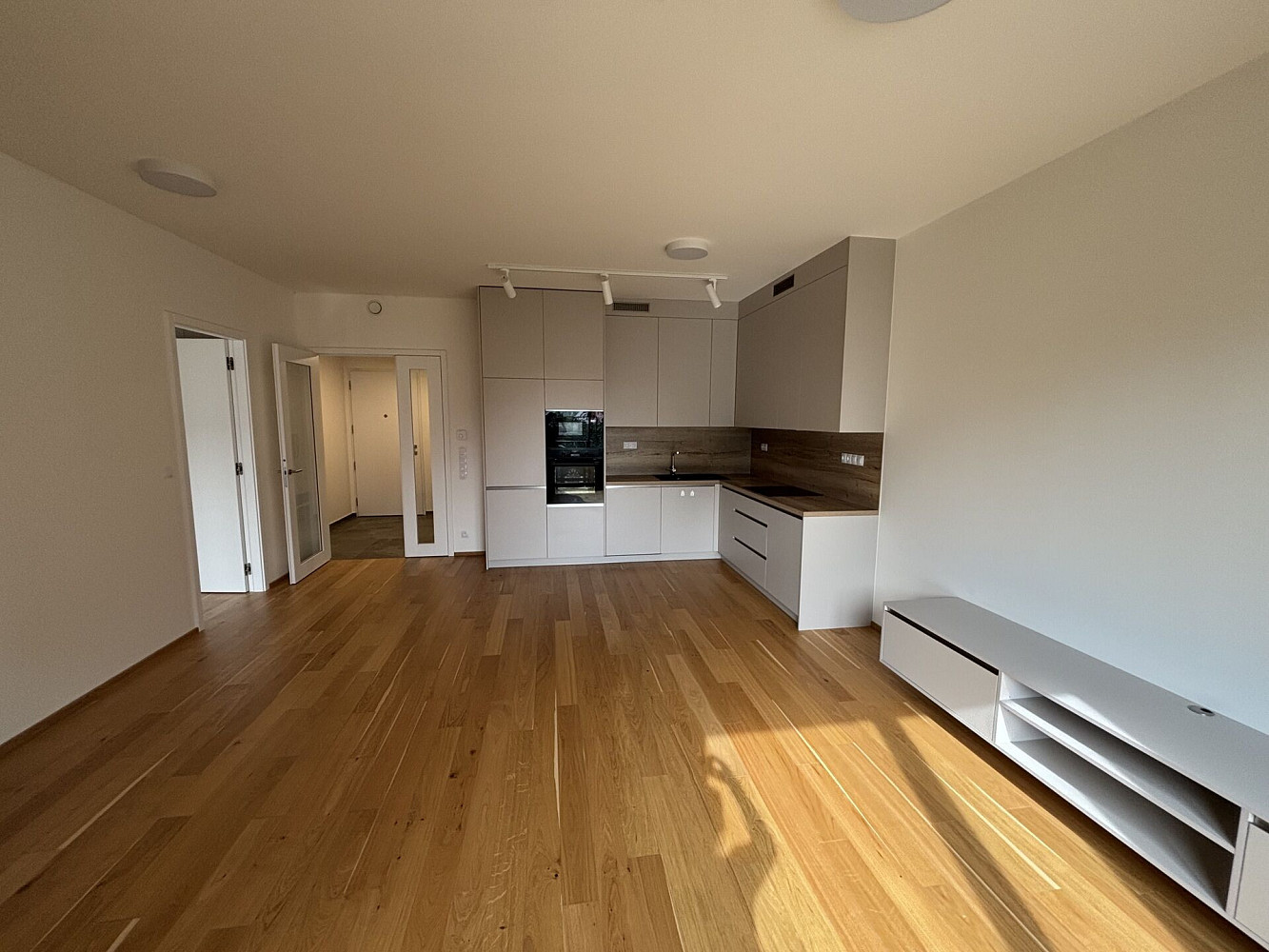 Pronájem bytu 2+kk 63 m² – fotografie 2