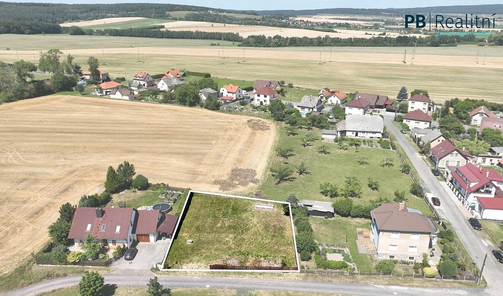 Prodej stavebního pozemku 860 m², Osek – náhled fotky 2