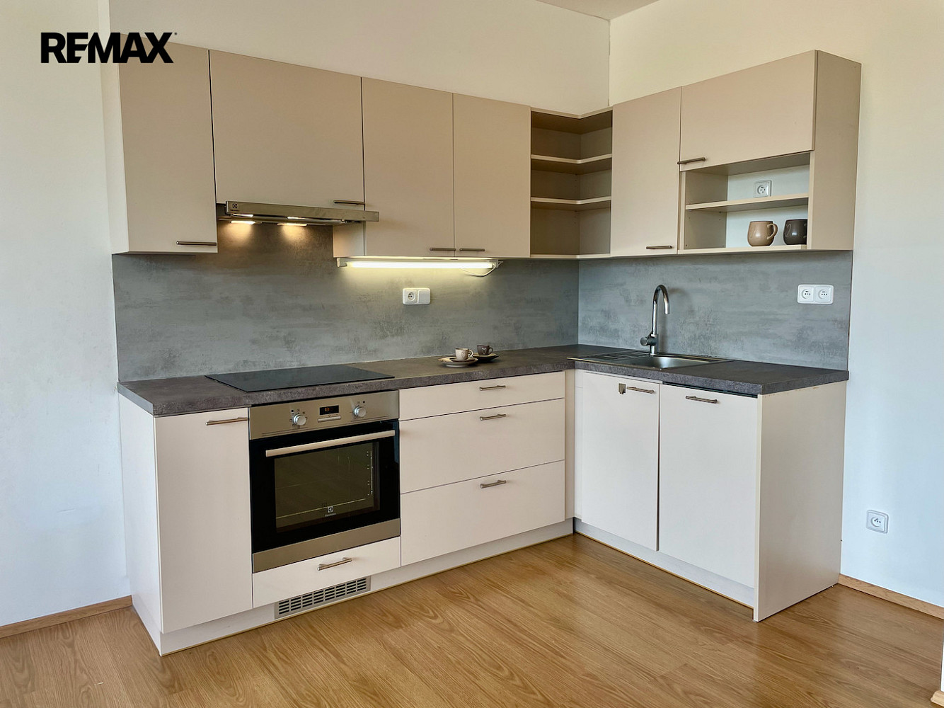 Pronájem bytu 2+kk 81 m² — photo 4