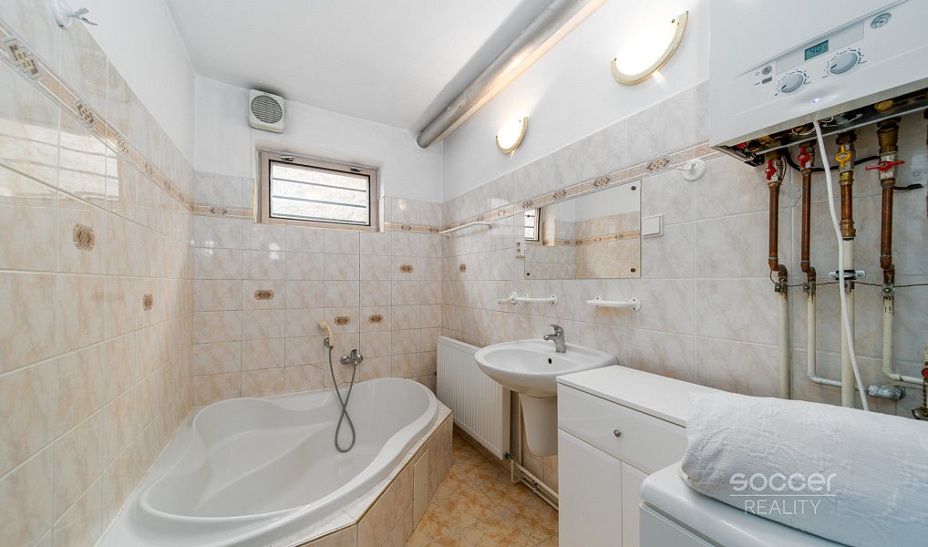 Pronájem domu 180 m² s pozemkem 1 662 m², Dobrovice – náhled fotky 12