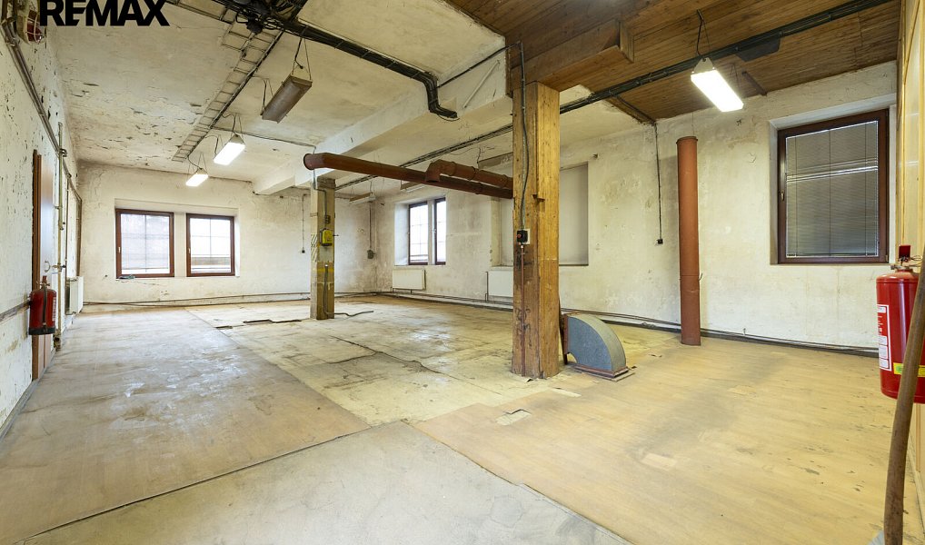 Prodej obchodních prostor 1 080 m², Jablůnka – náhled fotky 10