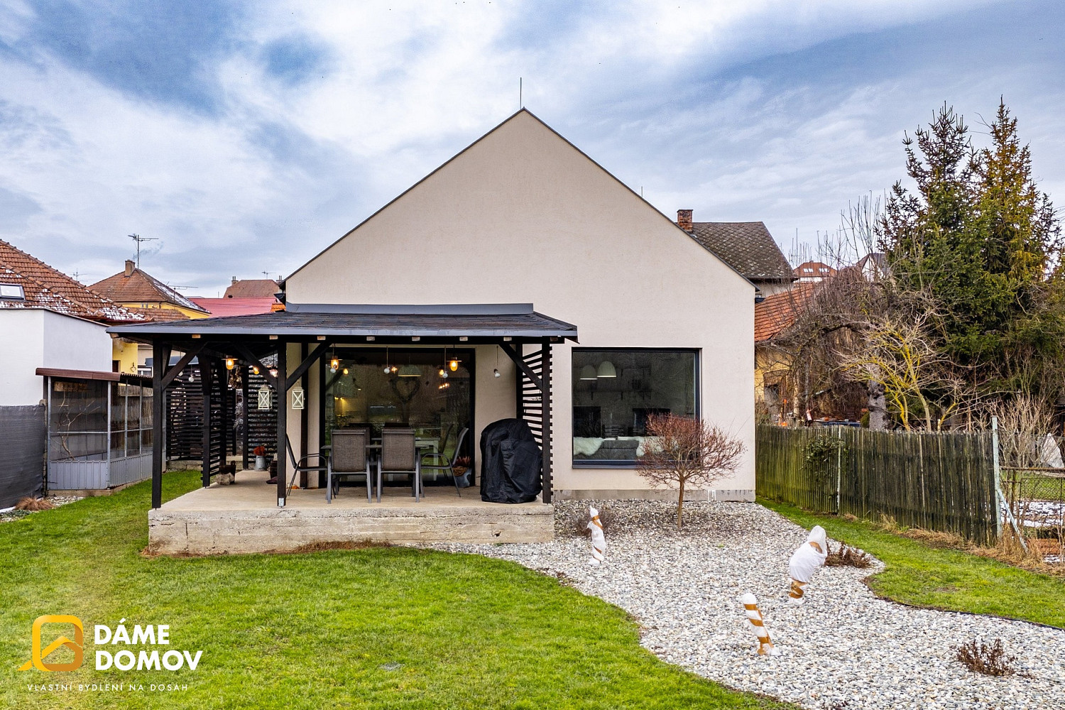 Prodej domu 225 m² s pozemkem 2 037 m²