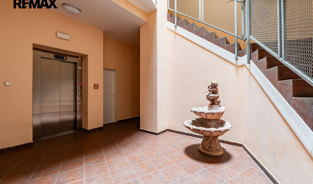 Pronájem bytu 2+kk 68 m², Praha – náhled fotky 18