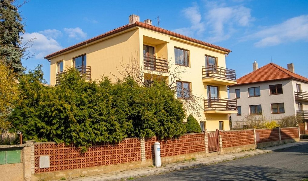 Prodej domu 400 m² s pozemkem 860 m², Kněževes – náhled fotky 2