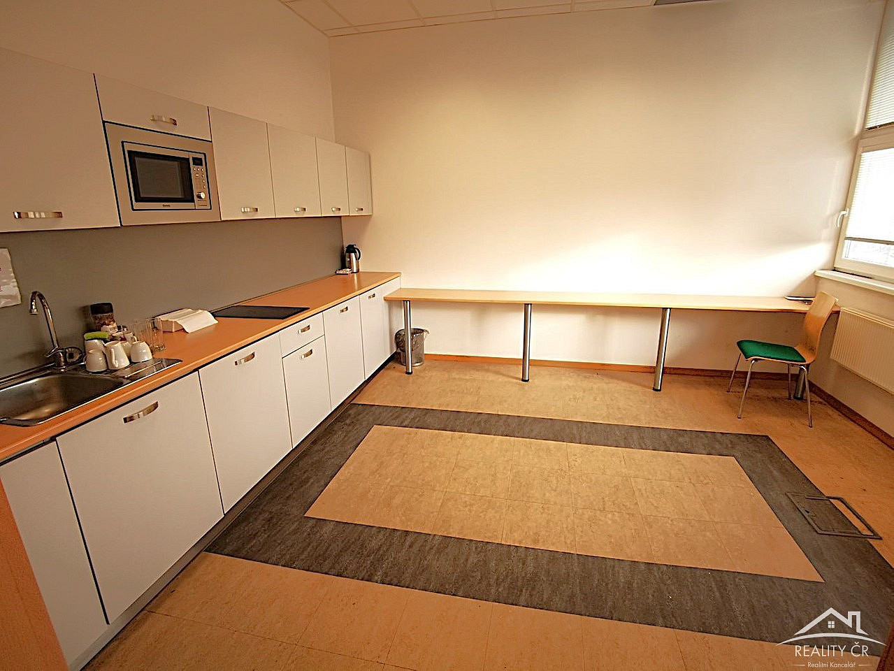 Pronájem kanceláře 320 m² – fotografie 5
