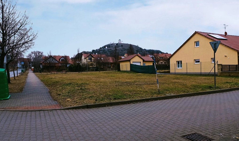 Prodej stavebního pozemku 651 m², Mikulov – fotka 1 z 8