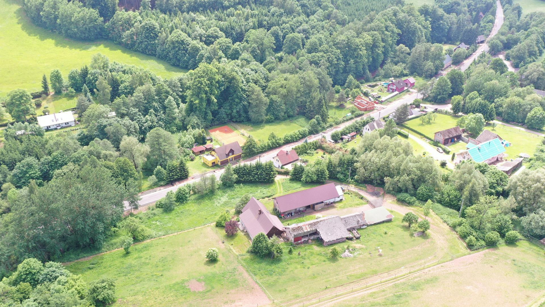 Prodej stavebního pozemku 2 098 m² — photo 2