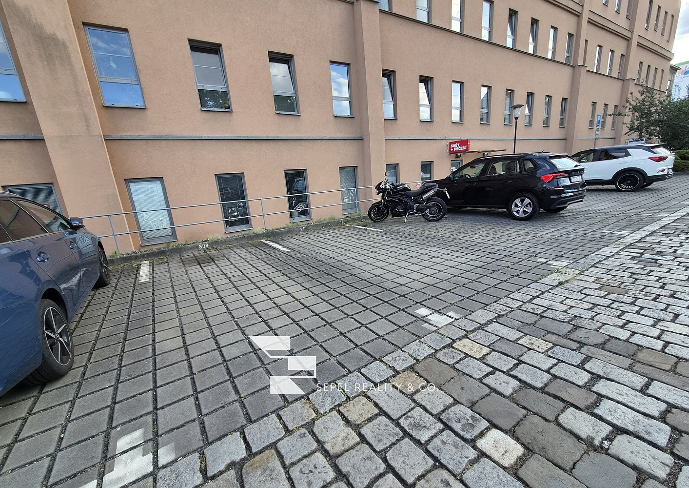 Pronájem venkovního parkovacího stáním na uzavřeném parkovišti , Brno - Zábrdovice