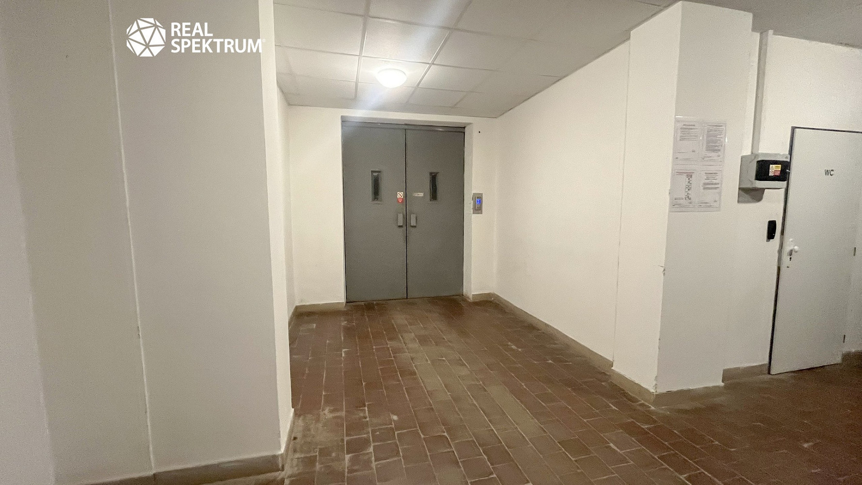 Pronájem kanceláře 36 m² – fotografie 3