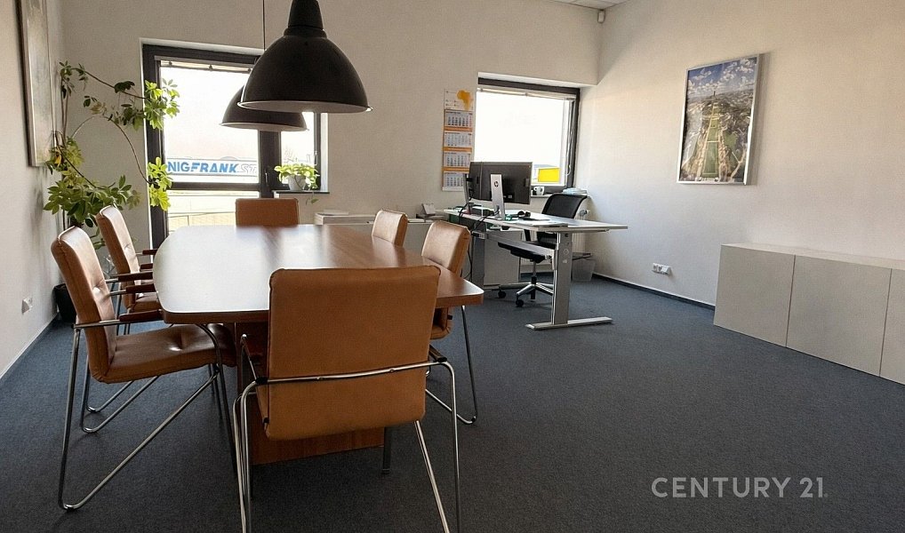 Pronájem kanceláře 450 m², Modletice – fotka 1 z 8
