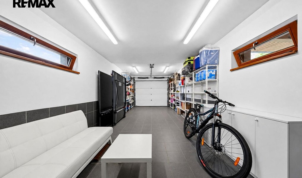 Prodej domu 252 m² s pozemkem 1 767 m², Holasovice – náhled fotky 23