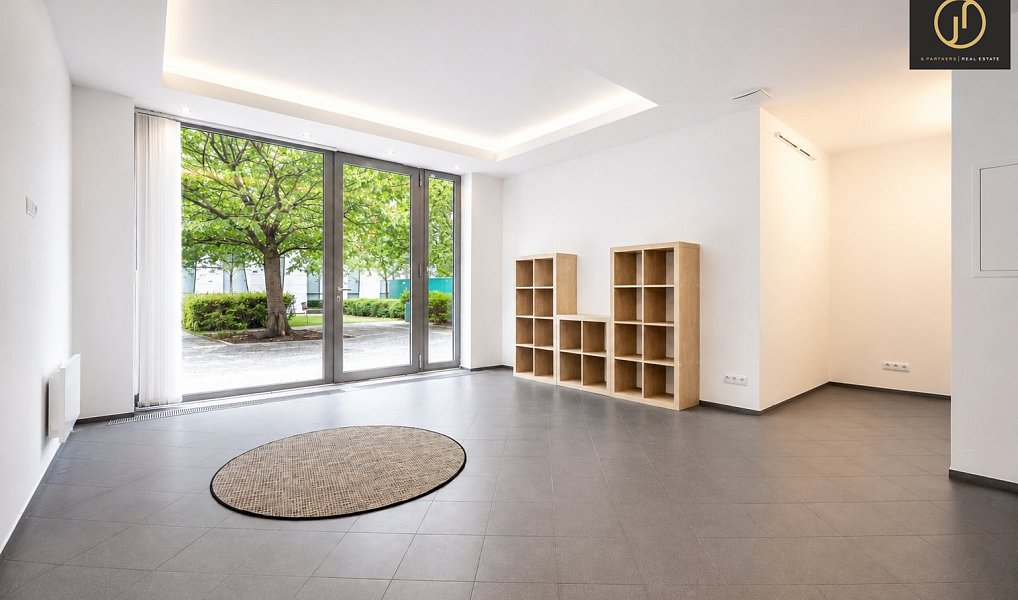 Pronájem kanceláře 37 m², Praha – fotka 1 z 11