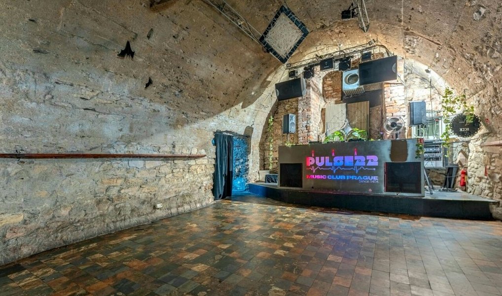 Pronájem obchodních prostor 160 m², Praha – fotka 1 z 25