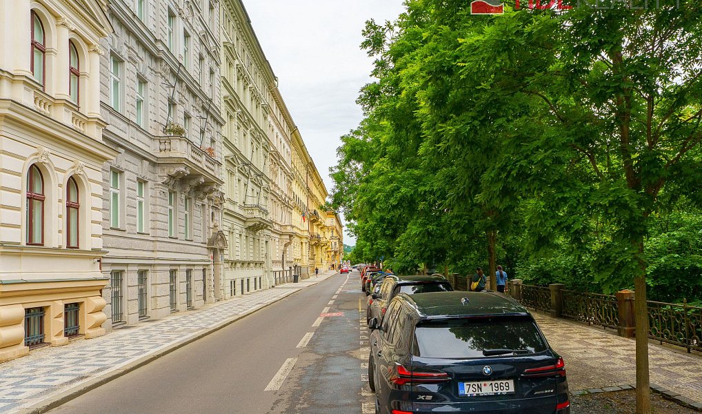 Prodej kanceláře 196 m², Praha – fotka 1 z 13
