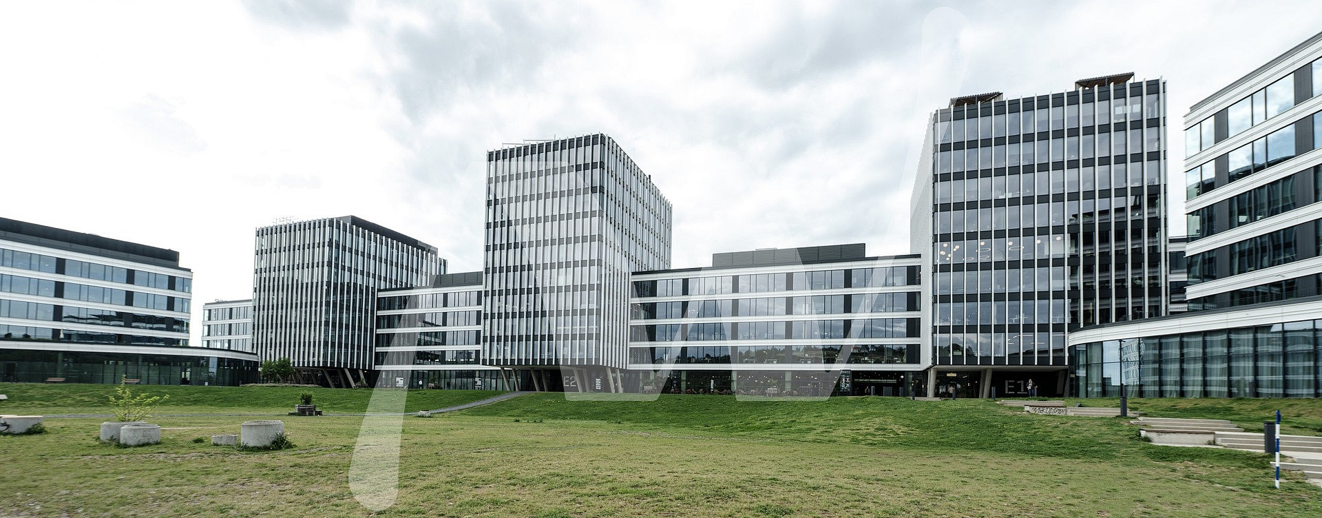 Pronájem kanceláře 700 m²
