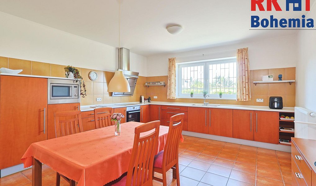 Prodej domu 266 m² s pozemkem 1 426 m², Šestajovice – náhled fotky 40