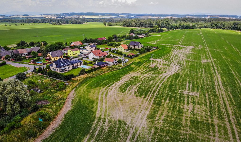 Prodej stavebního pozemku 1 430 m², Kněžmost – náhled fotky 5