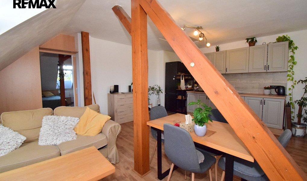 Prodej domu 222 m² s pozemkem 1 115 m², Oslov – náhled fotky 16