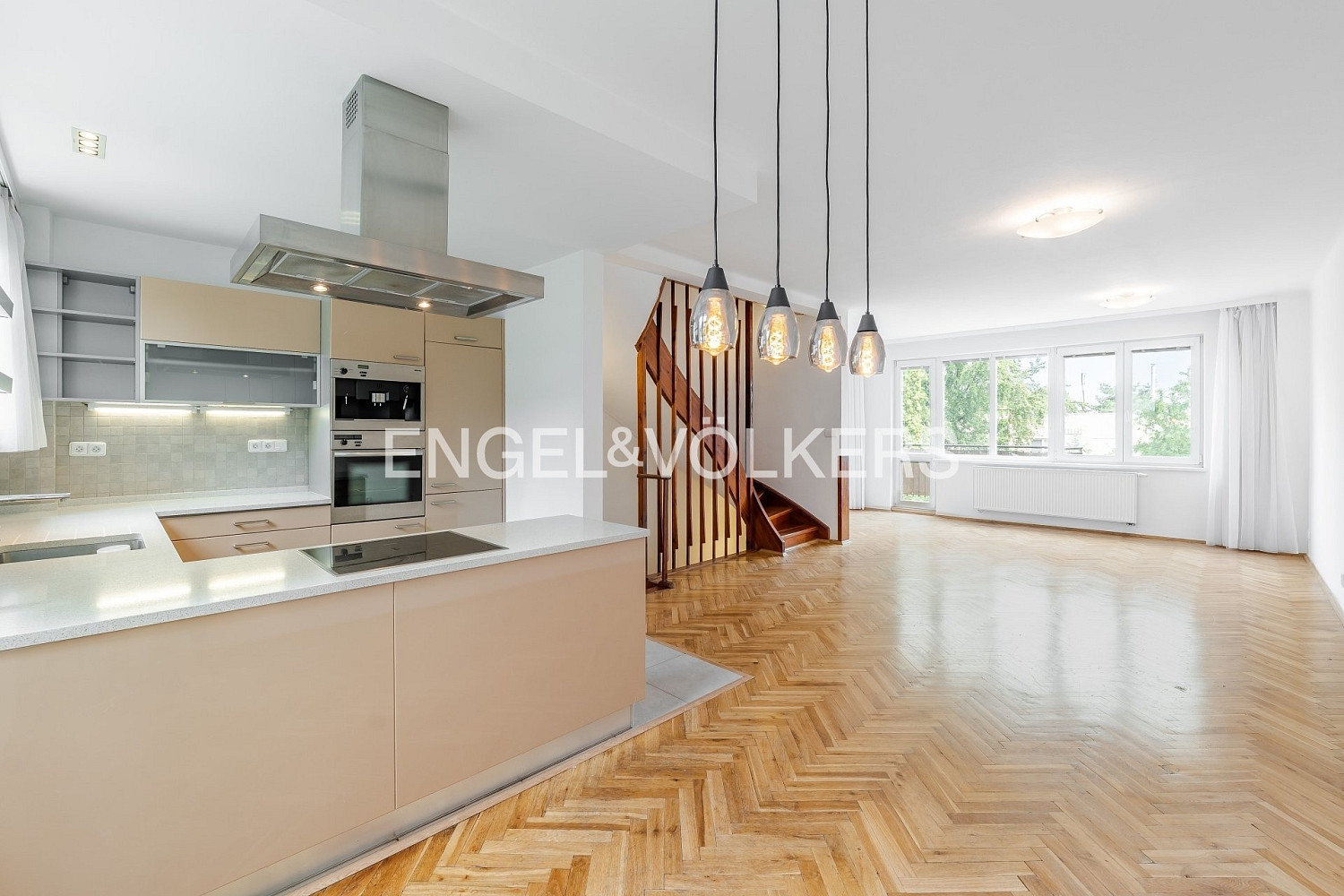 Pronájem domu 172 m² s pozemkem 295 m² — photo 2