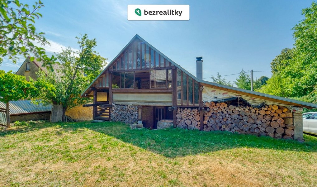 Prodej domu 208 m² s pozemkem 2 330 m², Lesná – náhled fotky 2