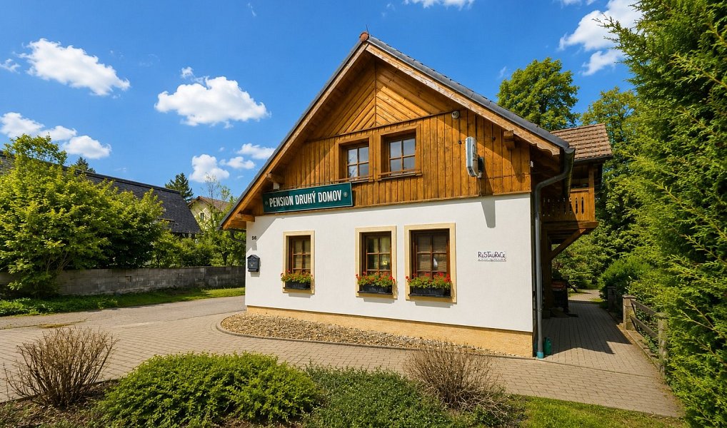 Prodej ubytovacího objektu 280 m², Nový Bor – náhled fotky 2