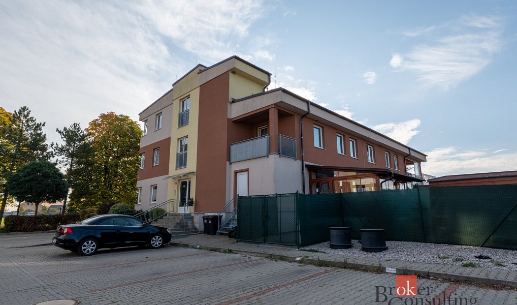 Pronájem bytu 3+kk 66 m², Vochov – náhled fotky 2