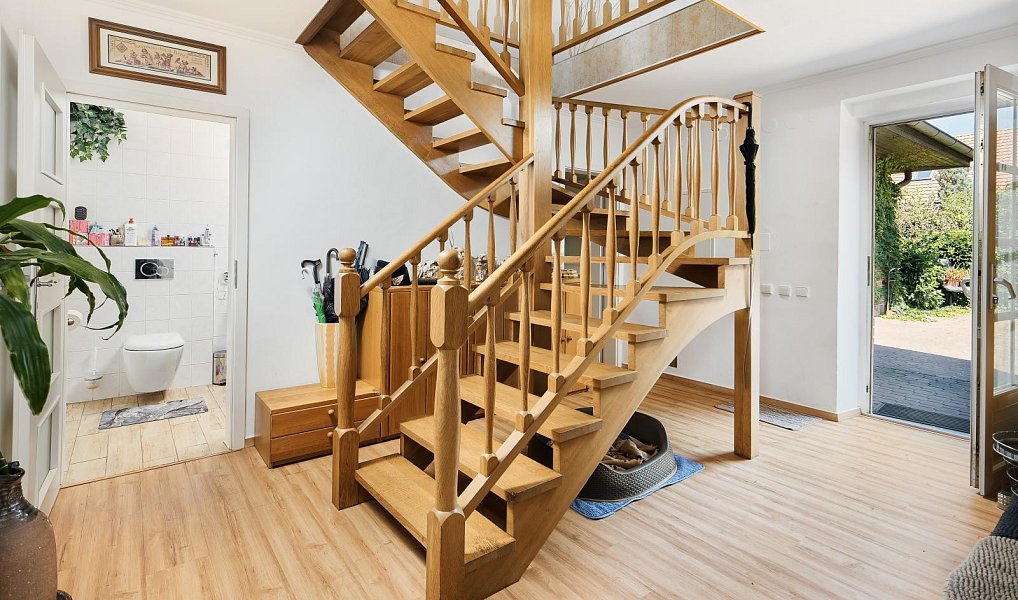 Prodej domu 320 m² s pozemkem 648 m², Jesenice – náhled fotky 8