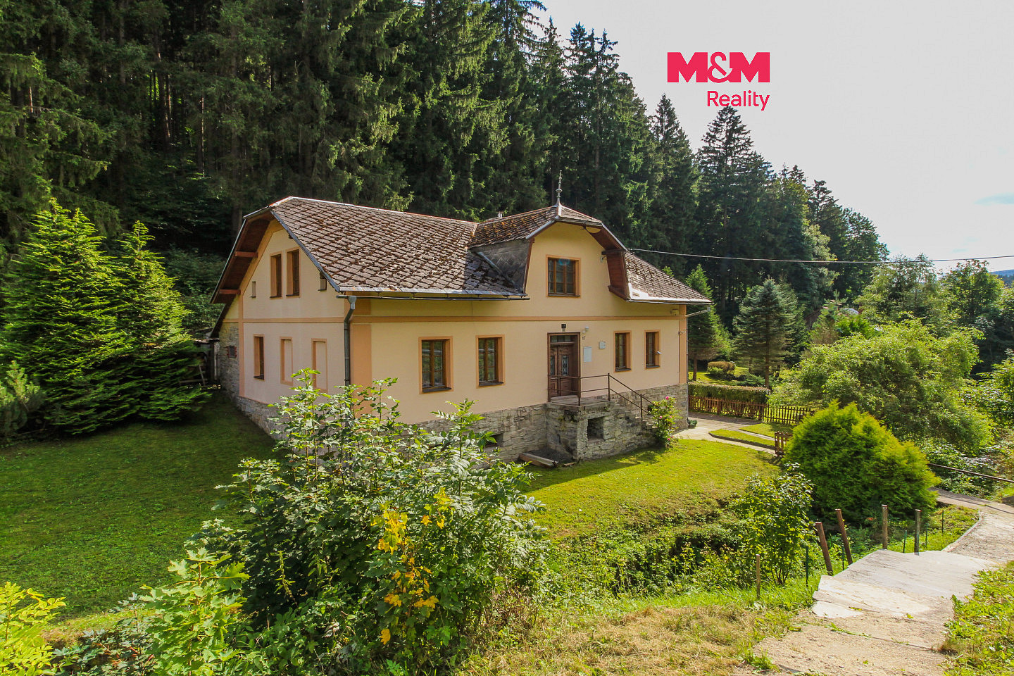 Prodej domu 229 m² s pozemkem 2 152 m²