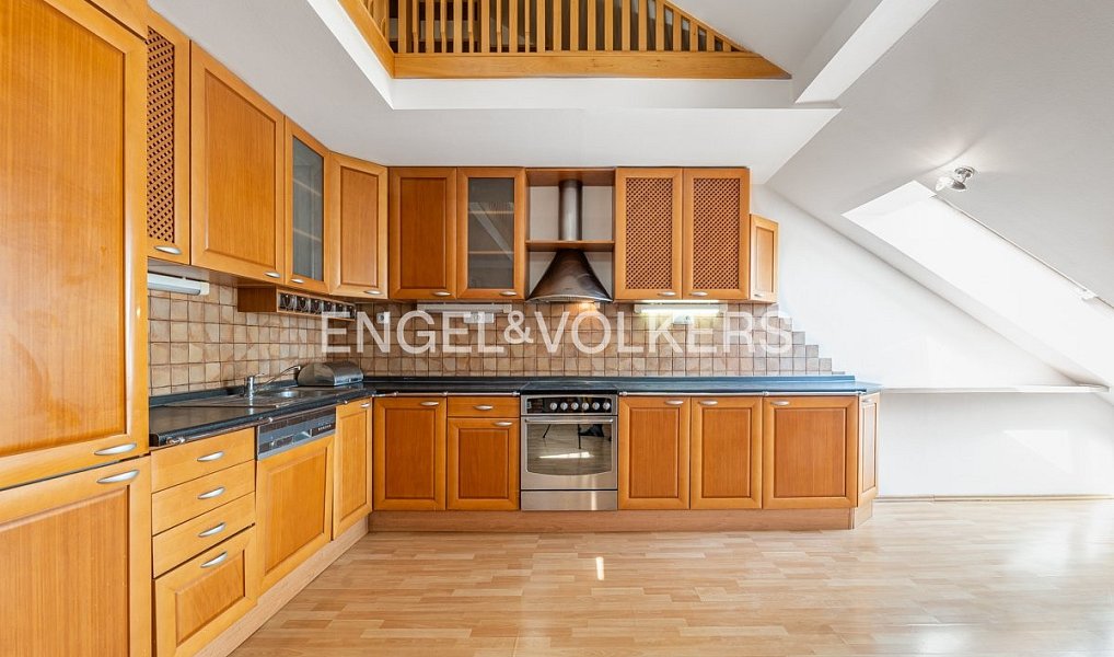 Pronájem bytu 4+kk 173 m², Praha – náhled fotky 2